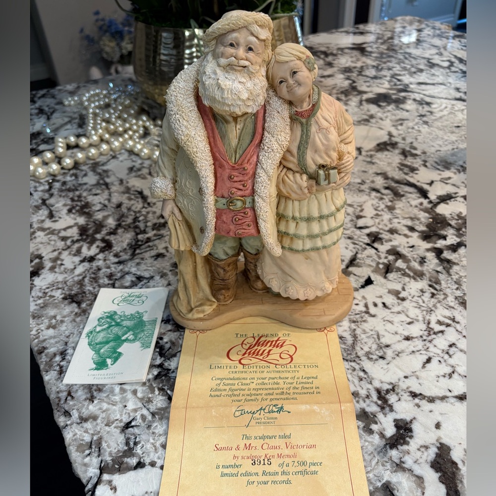 THE LEGEND OF SANTA BY UNITED DESIGN “SANTA AND MRS CLAUS. VICTORIAN”